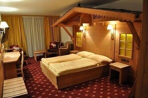 Room (Chalet Suisse) | Peti besi dalam bilik, langsir/tirai gelap terus, Wi-fi percuma 