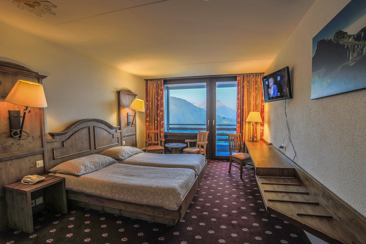 double room (south) | in-room safe, blackout curtains, free wifi