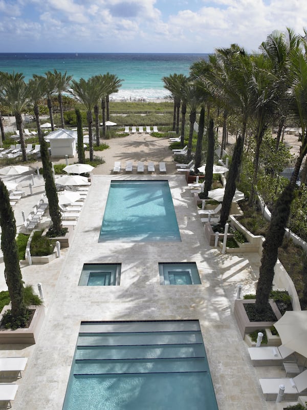 3 outdoor pools, pool umbrellas, sun loungers