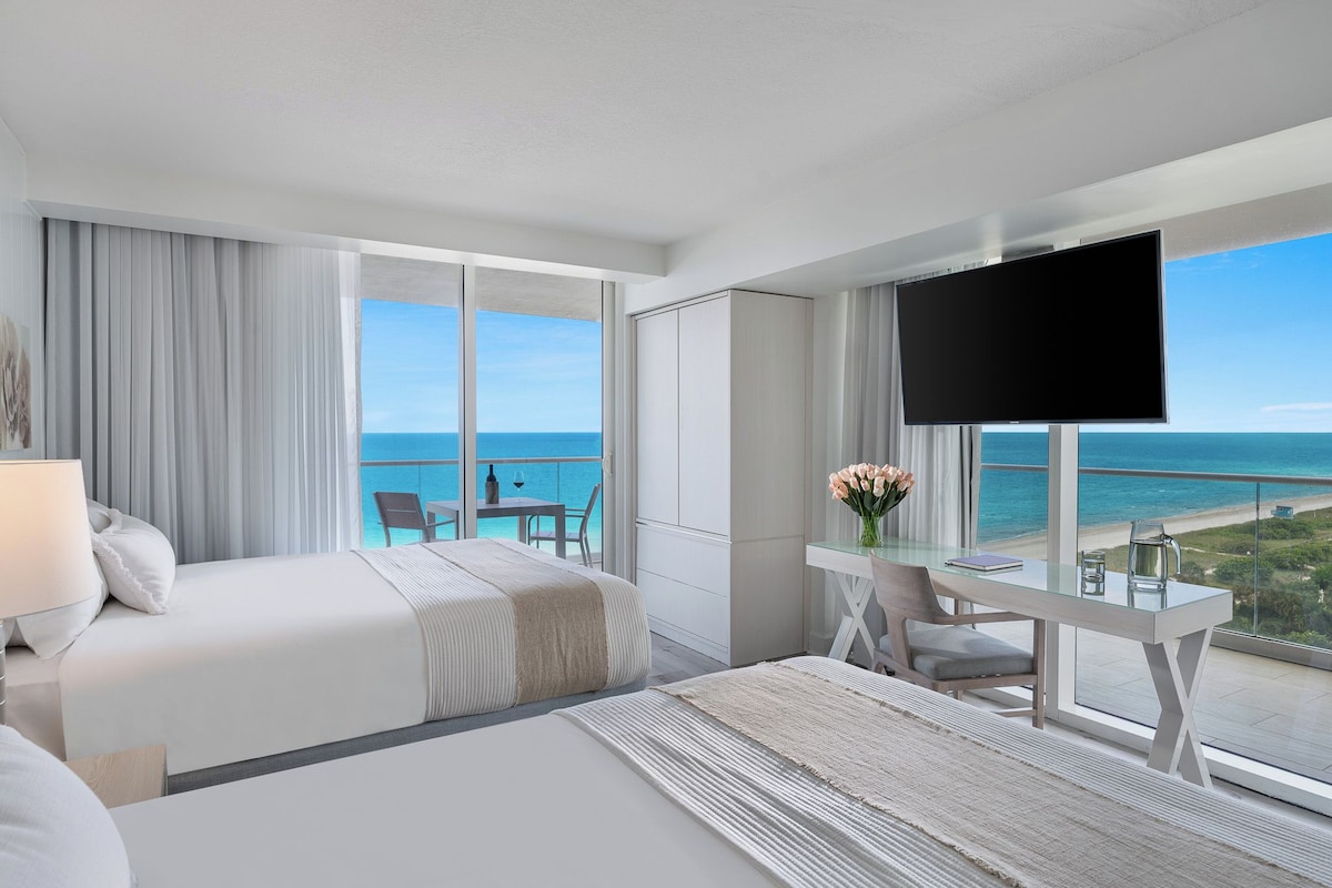 Chambre, Plusieurs lits, vue sur l’océan (2 Bedroom Suite Oceanfront King 2 Dbl) | Draps en coton égyptien, literie de qualité, minibar