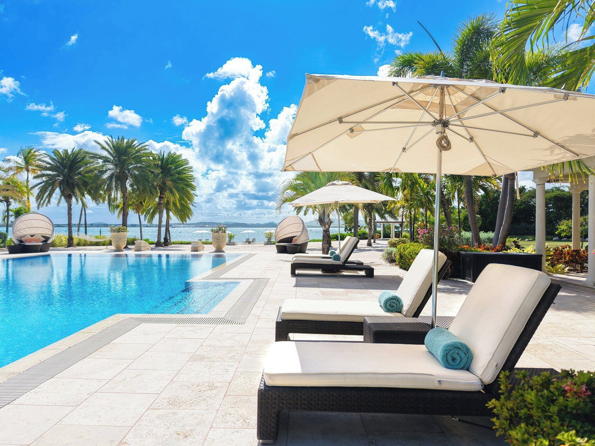 Chambre (Morning Glory) | Piscine | 3 piscines extérieures, cabanons gratuits, parasols de plage