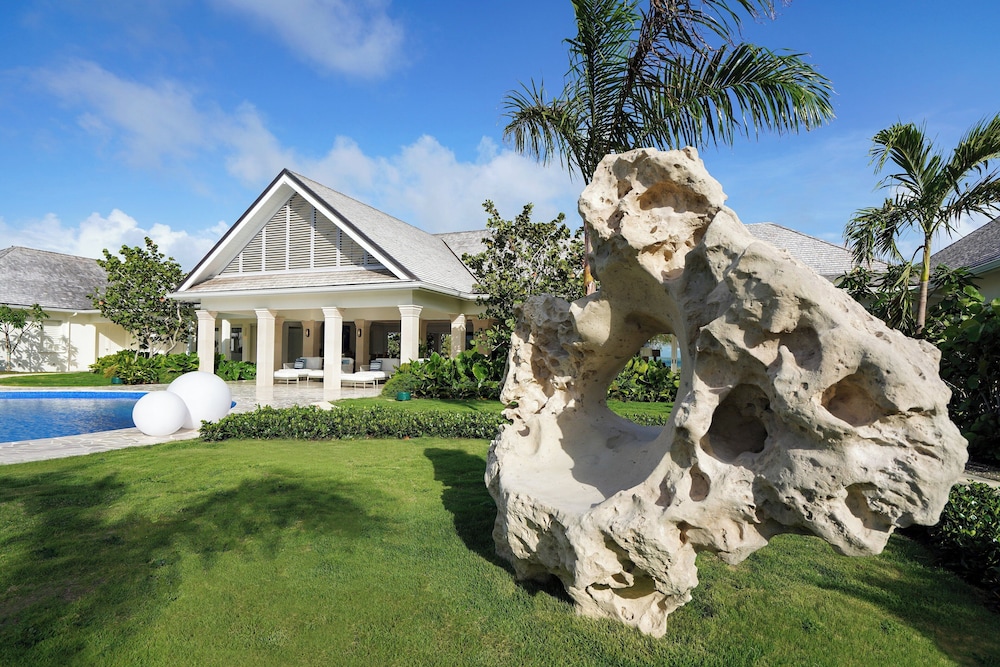 Jumby Bay Island by null