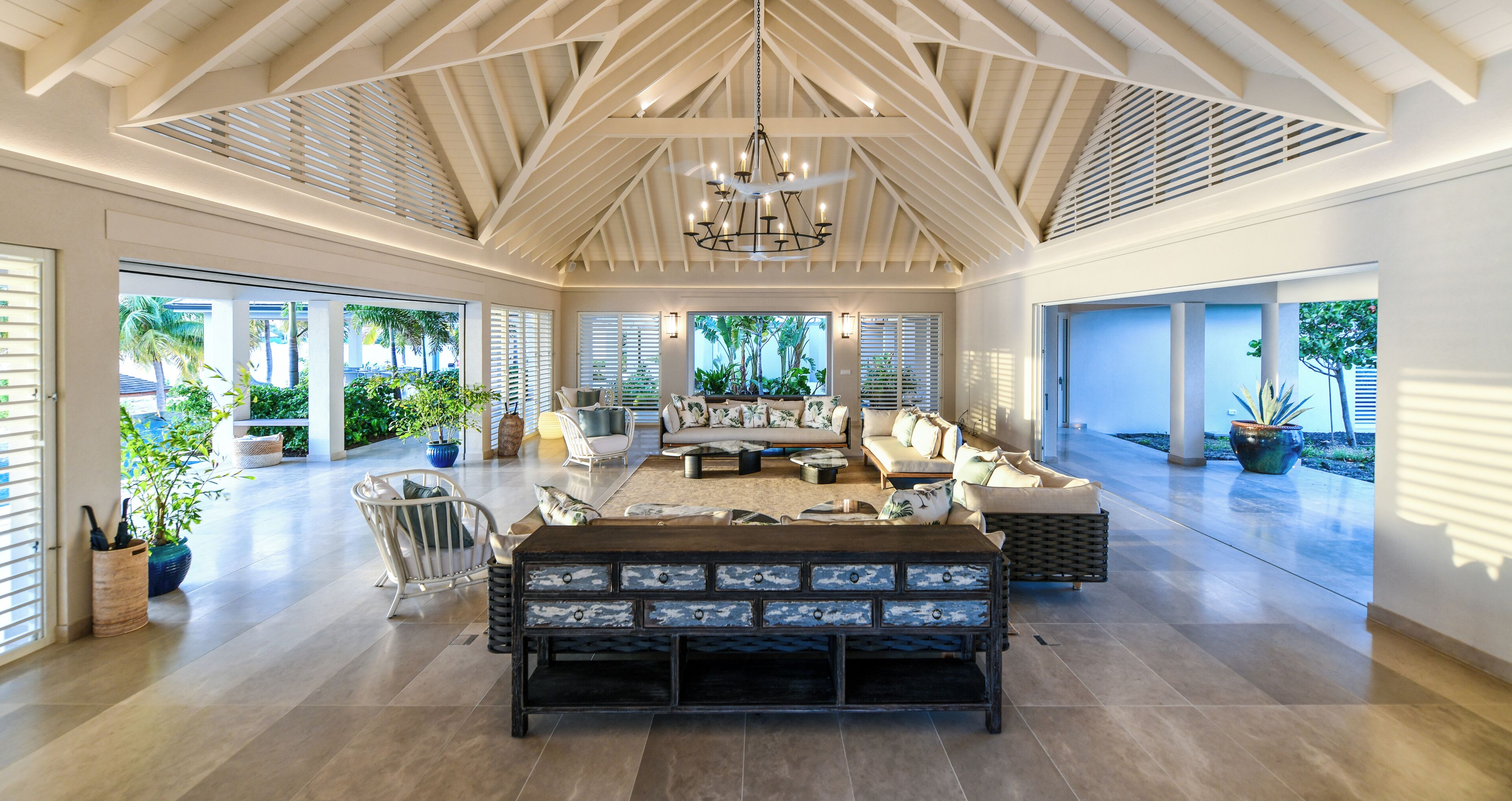 Room (Delphis) | Living area