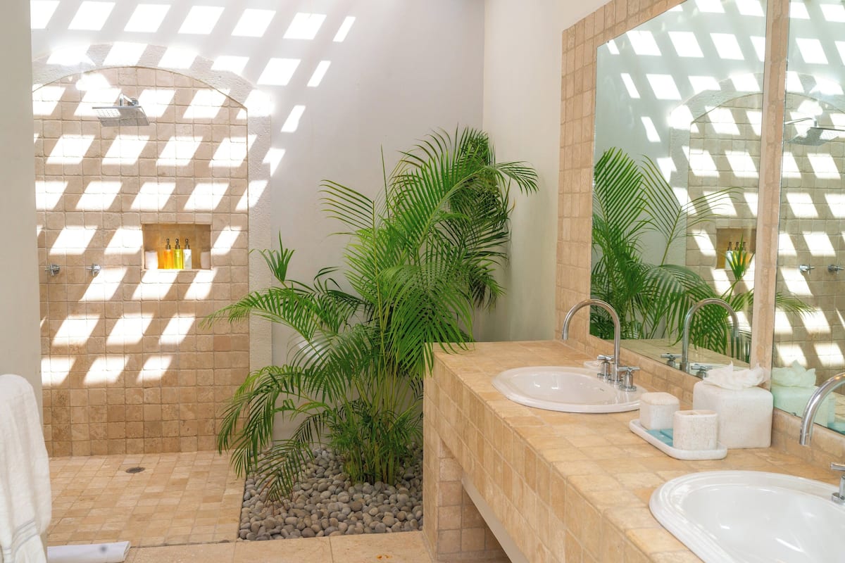 Room, 4 Bedrooms (Sea Breeze) | Property amenity