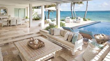 Room, 4 Bedrooms (Tortuga) | Living area