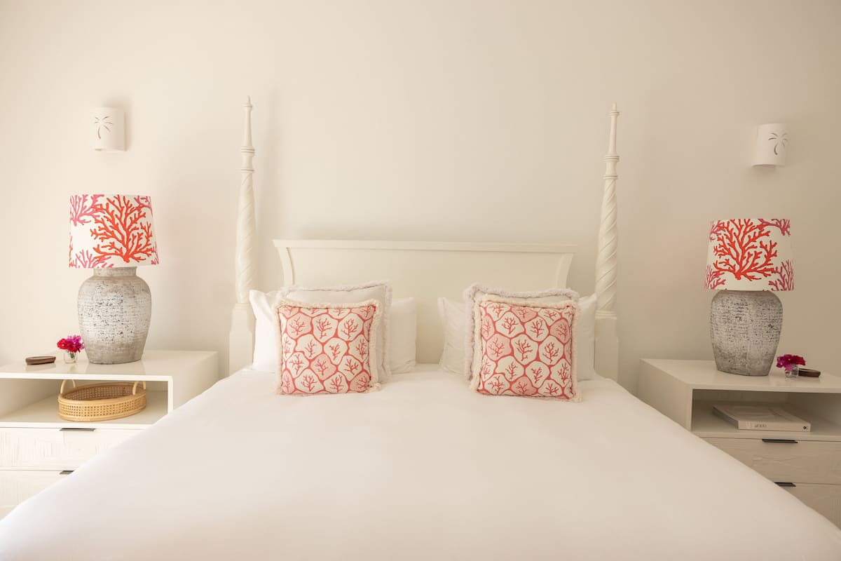 Room (Sandy Cove) | Property amenity