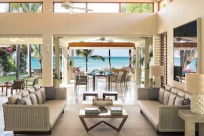 Flat-screen TV, iPod dock - Jumby Bay Island - Oetker Collection (Long Island)