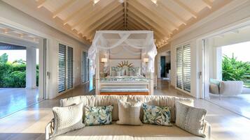 Minibar, in-room safe, individually decorated, individually furnished