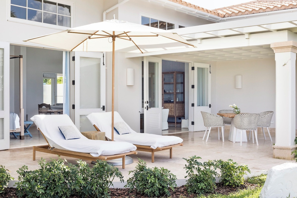 Ocean Cottage | Minibar, in-room safe, blackout drapes, soundproofing