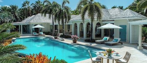 3 outdoor pools, free cabanas, pool umbrellas