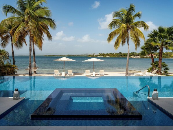 3 outdoor pools, free pool cabanas, pool umbrellas