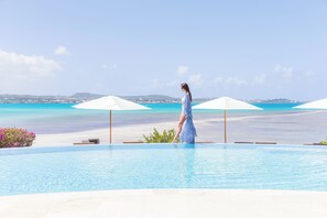 3 outdoor pools, free pool cabanas, pool umbrellas