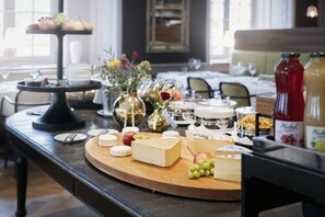 Petit déjeuner buffet servi tous les jours en supplément