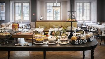 Se ofrece un desayuno bufé (25.00 CHF por persona)