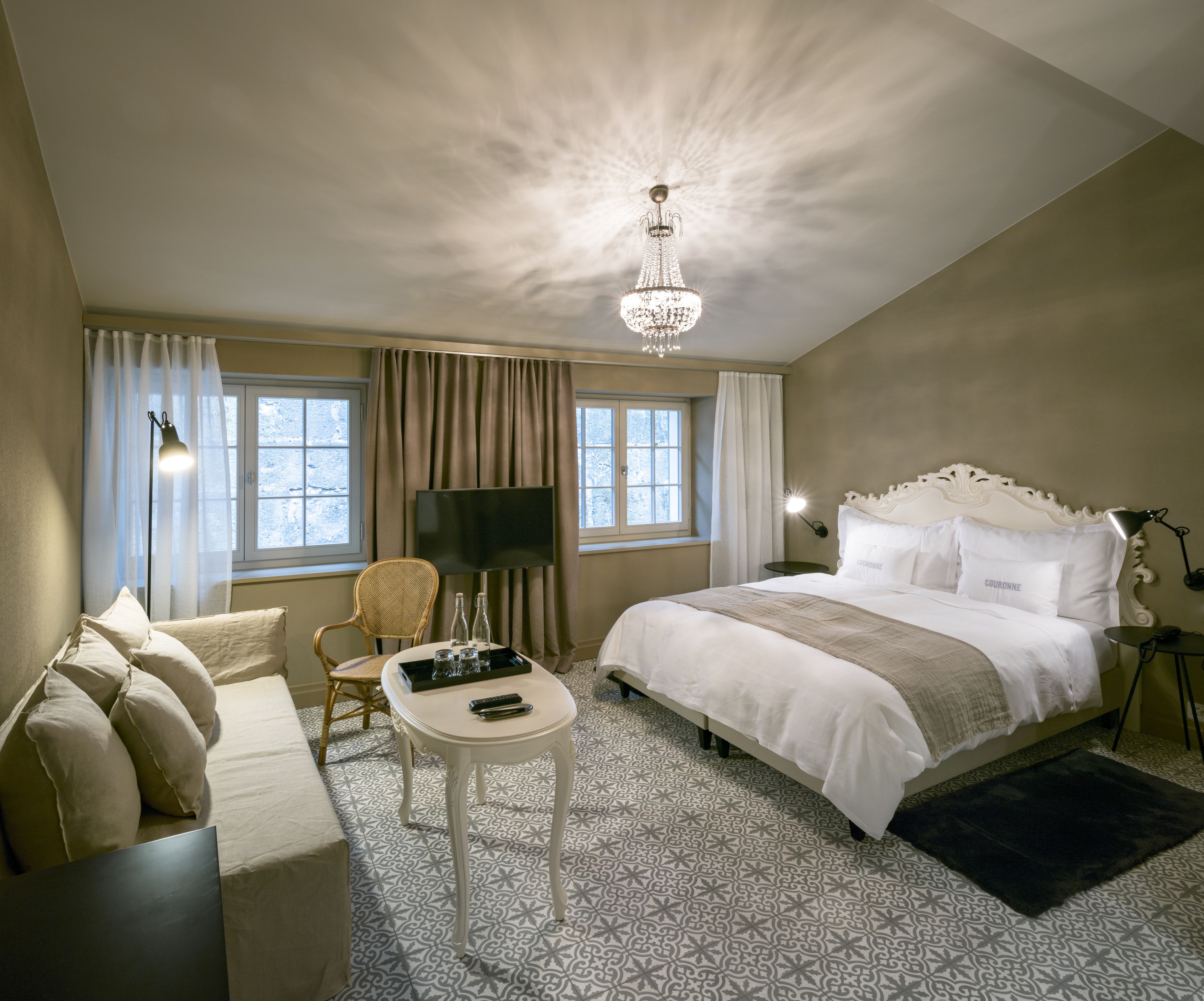 Minibar, Zimmersafe, Schreibtisch, laptopgeeigneter Arbeitsplatz