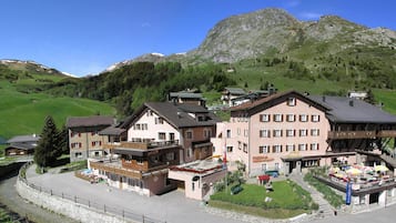 Vista frontal de la propiedad