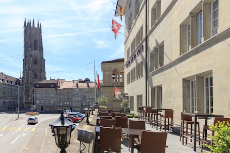BBQ/picnic area. Hotel De La Rose