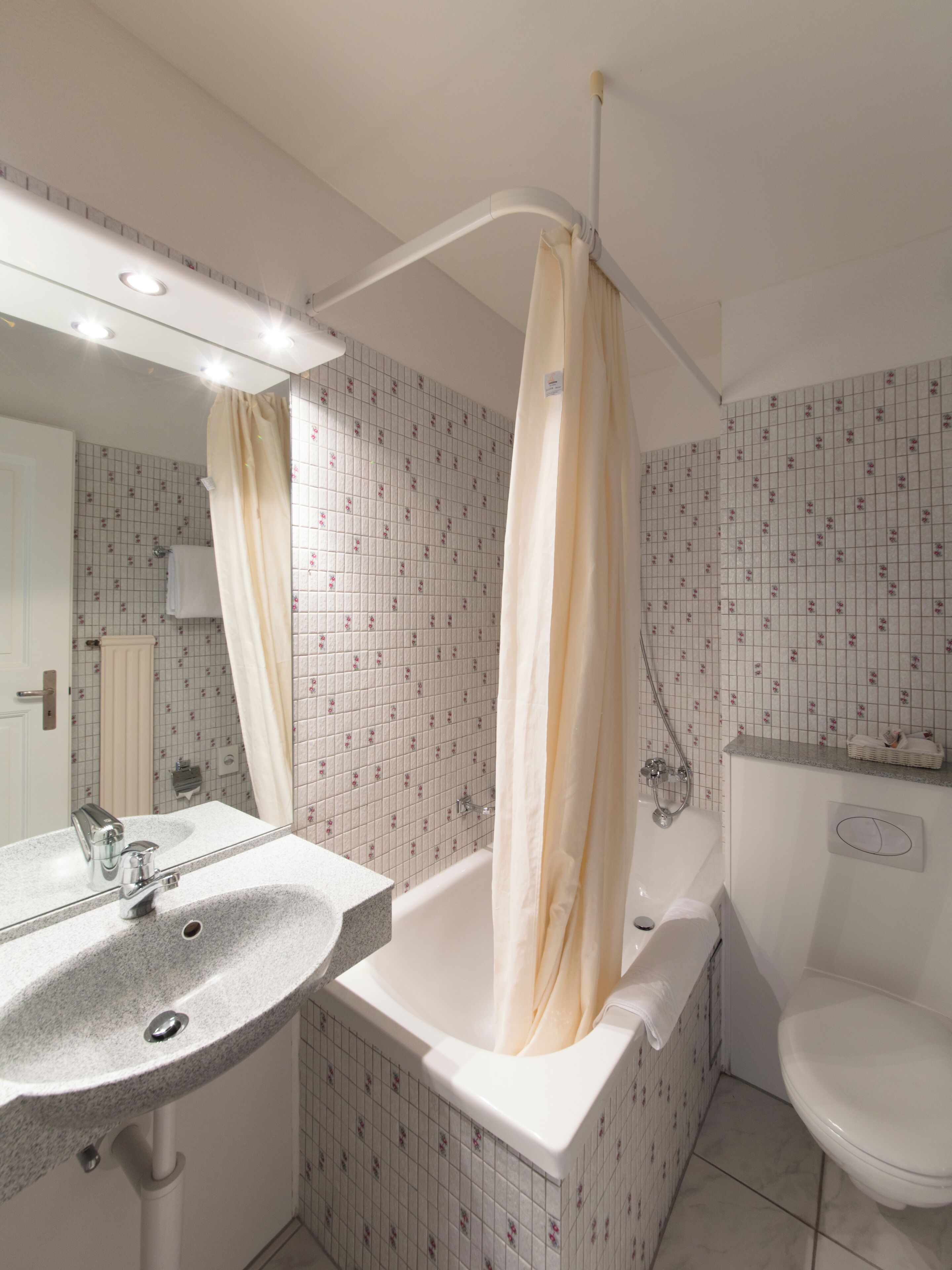 suite | bathroom | free toiletries, hair dryer, towels