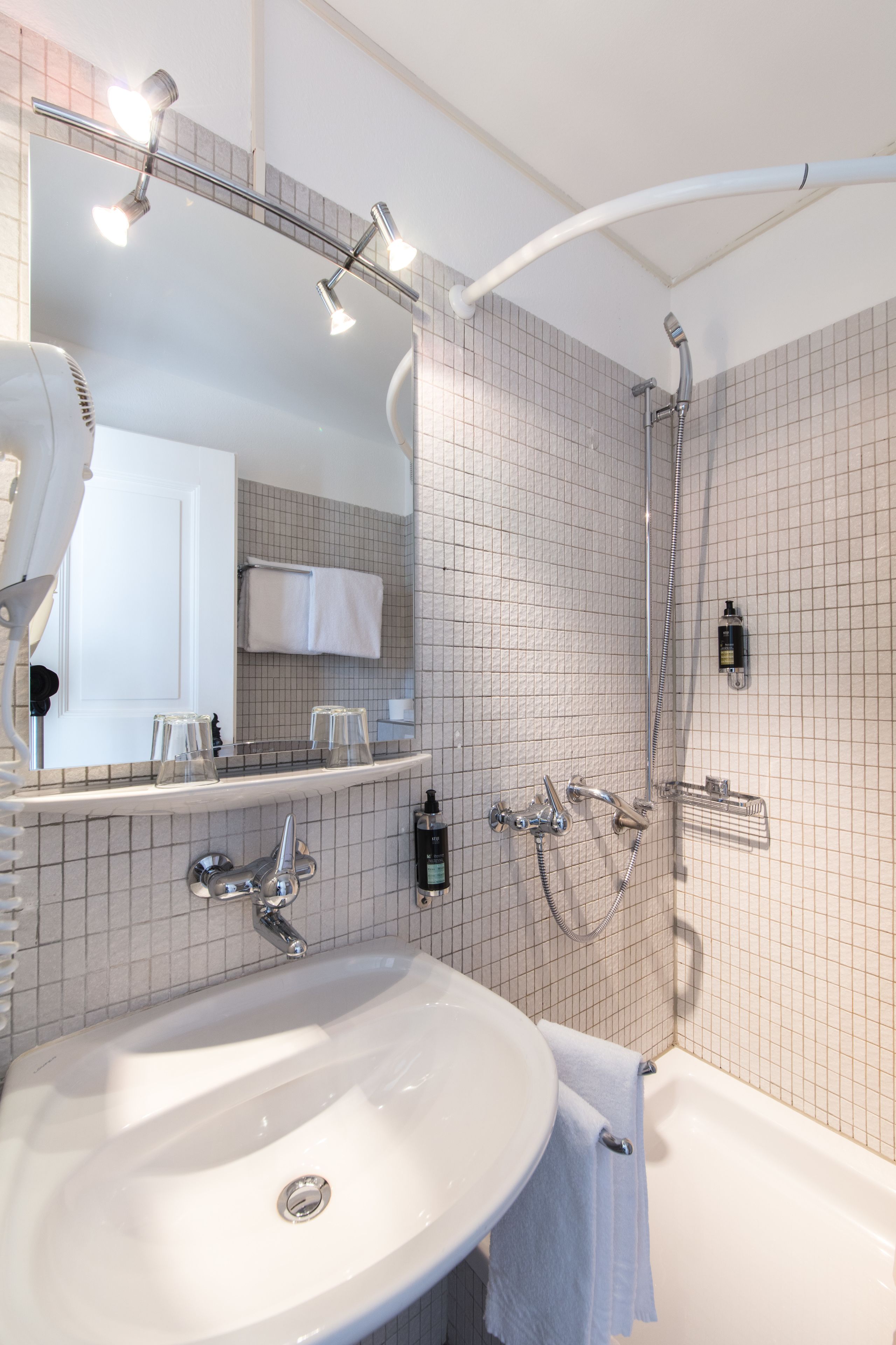 single room | premium bedding, pillow-top beds, in-room safe, individually furnished