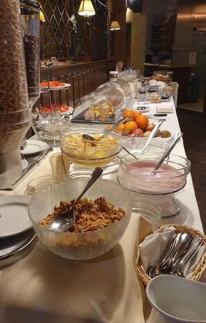 Daily continental breakfast (CHF 20 per person)