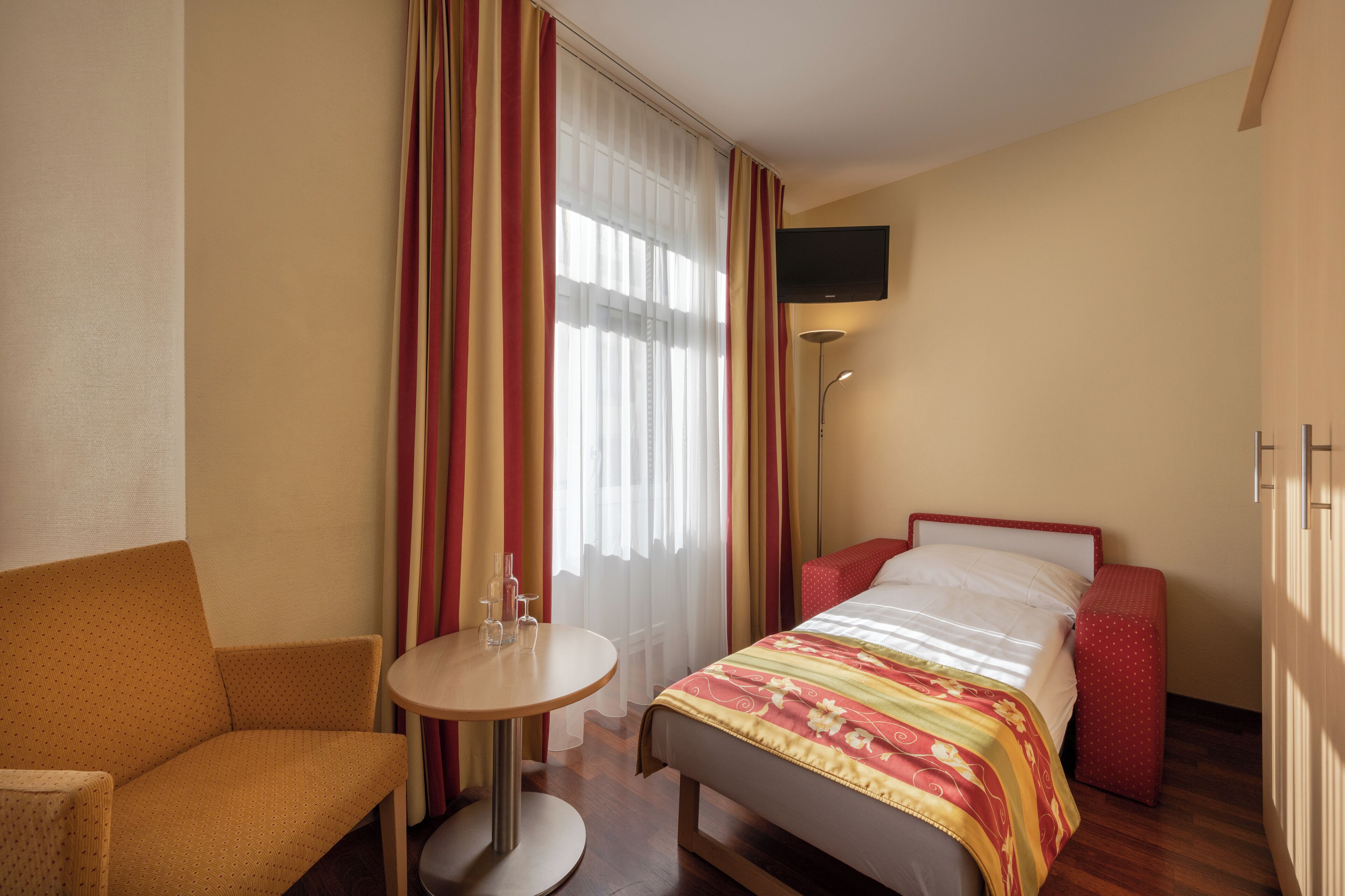 triple room | in-room safe, desk, blackout curtains, soundproofing