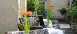 Déjeuner composé de spécialités locales (15 EUR par personne)