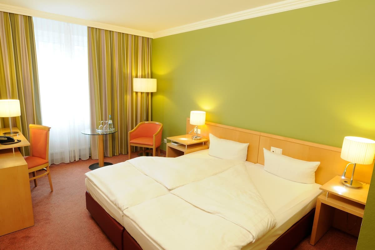 Hypoallergeen beddengoed, een minibar, een kluis op de kamer, een bureau