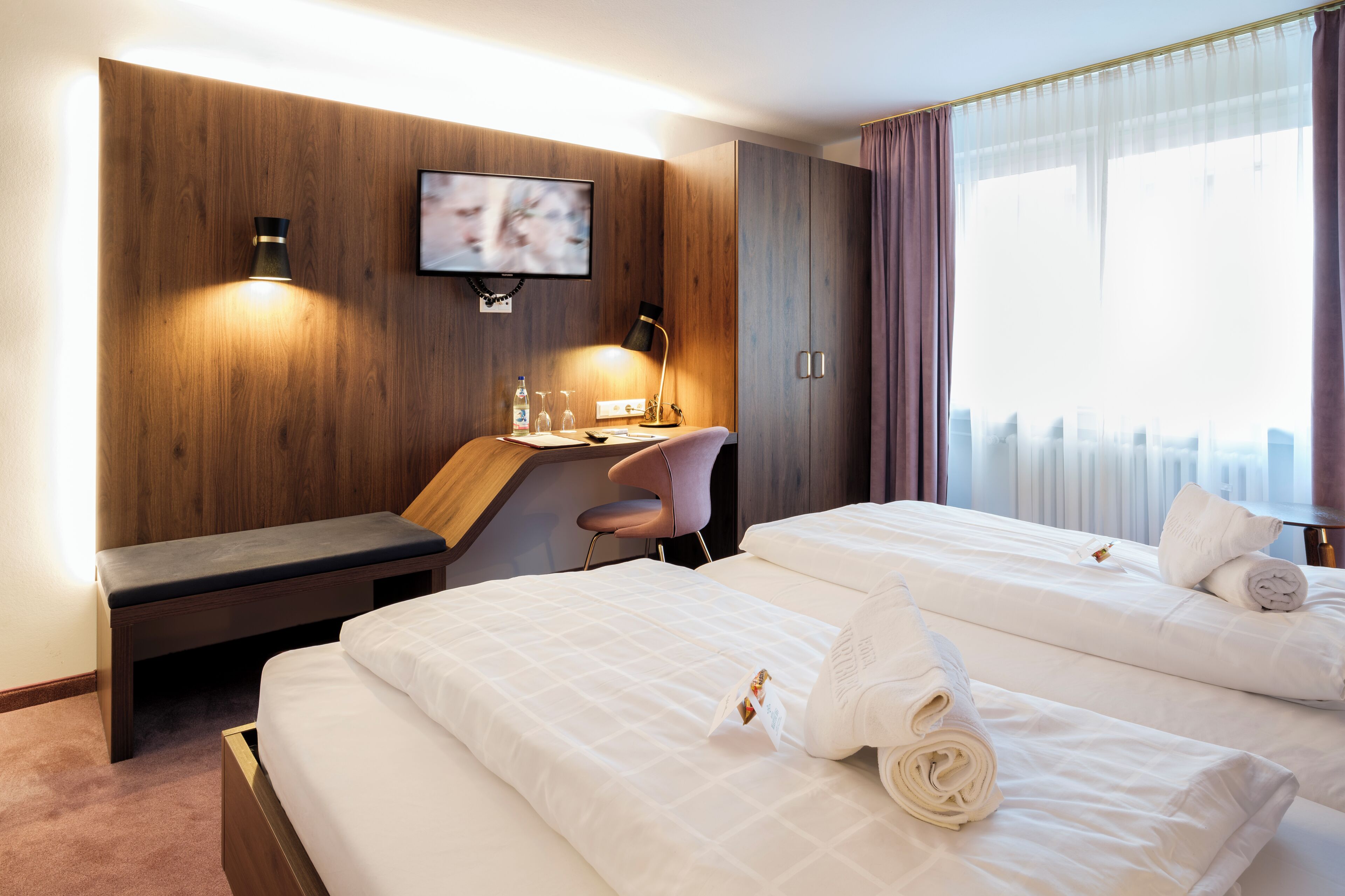 غرفة مزدوجة - لغير المدخنين | ملاءات للفراش لا تسبب الحساسية ومكتب وستائر تعتيم وتجهيزات عازلة للصوت