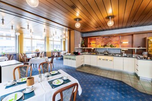 Daily buffet breakfast (EUR 18 per person)