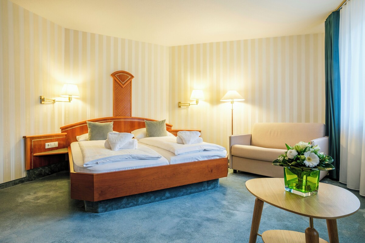 Double Room, Non Smoking | Hypo-allergenic bedding available, desk, blackout drapes, soundproofing