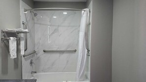Combined shower/bathtub, hair dryer, towels