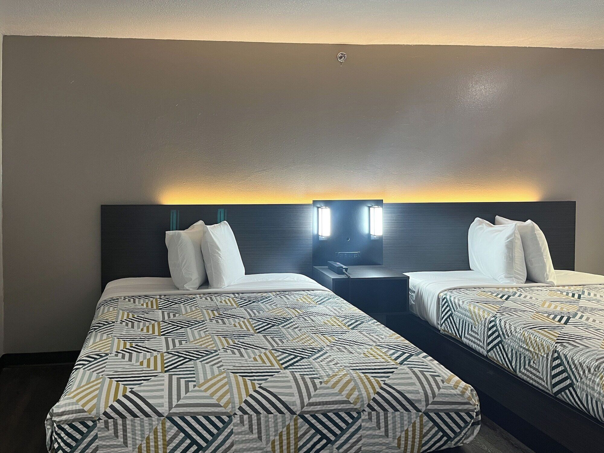 高級寢具、遮光窗簾/窗簾、免費 Wi-Fi、床單