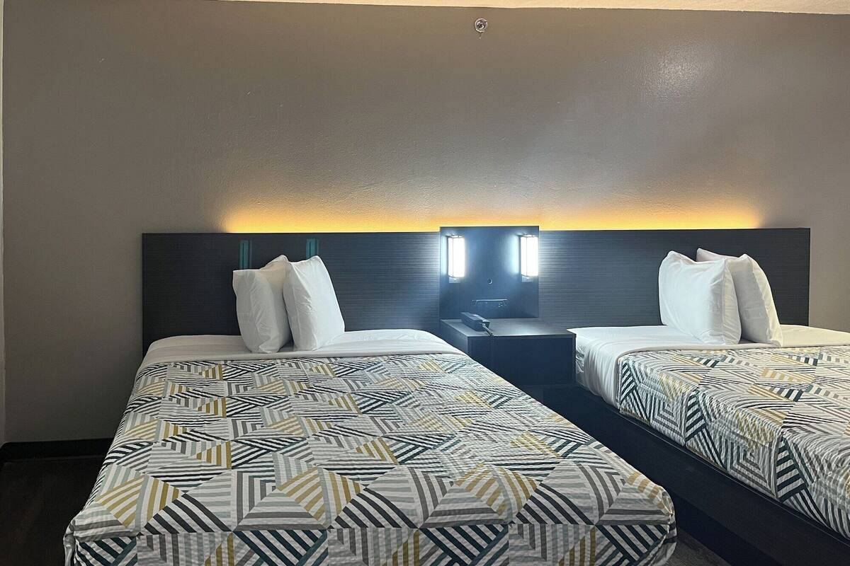 高級寢具、遮光窗簾/窗簾、免費 Wi-Fi、床單