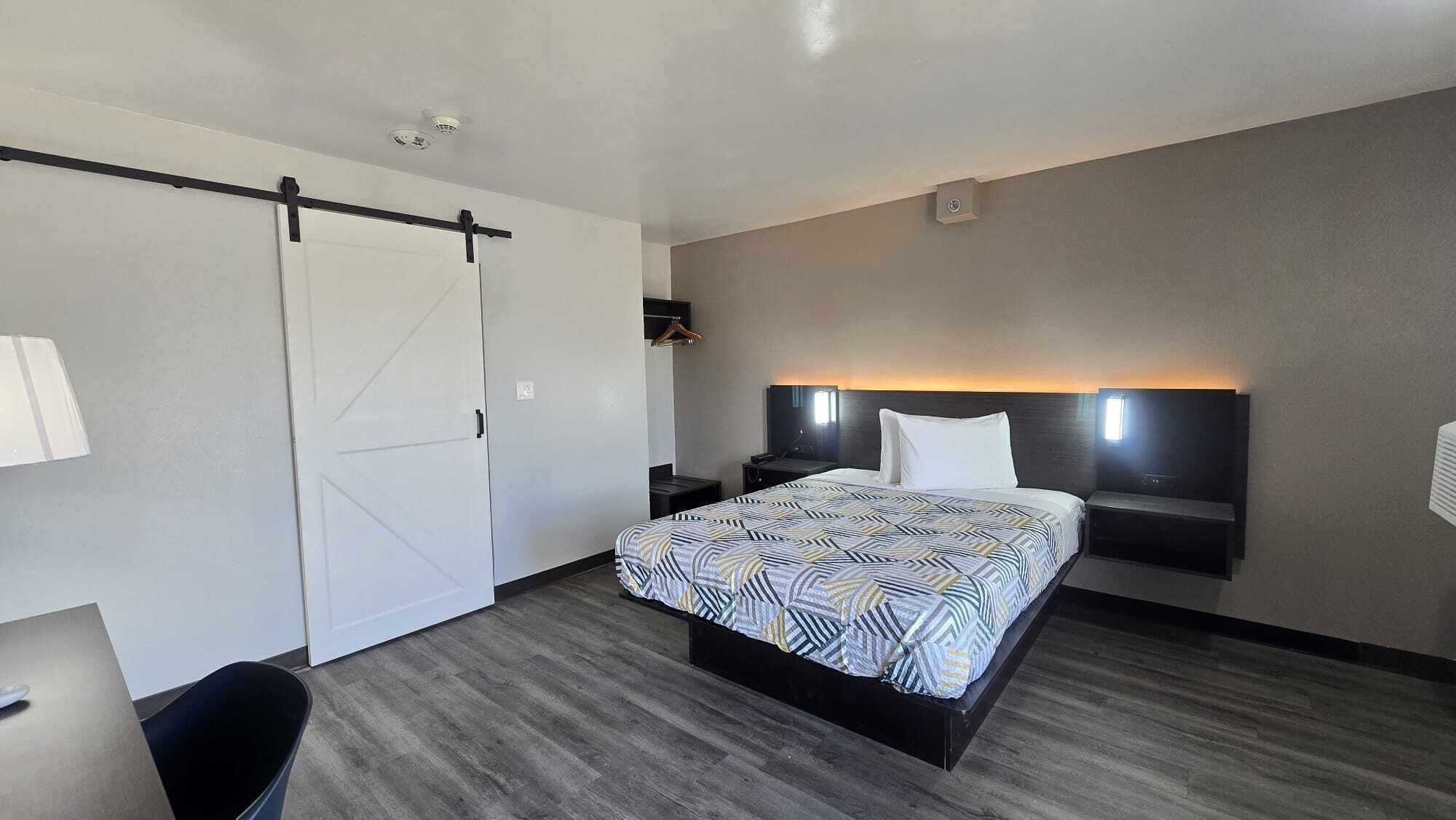 高級寢具、遮光窗簾/窗簾、免費 Wi-Fi、床單