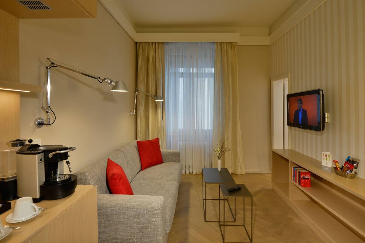 junior suite, 1 king bed | premium bedding, minibar, in-room safe, individually furnished