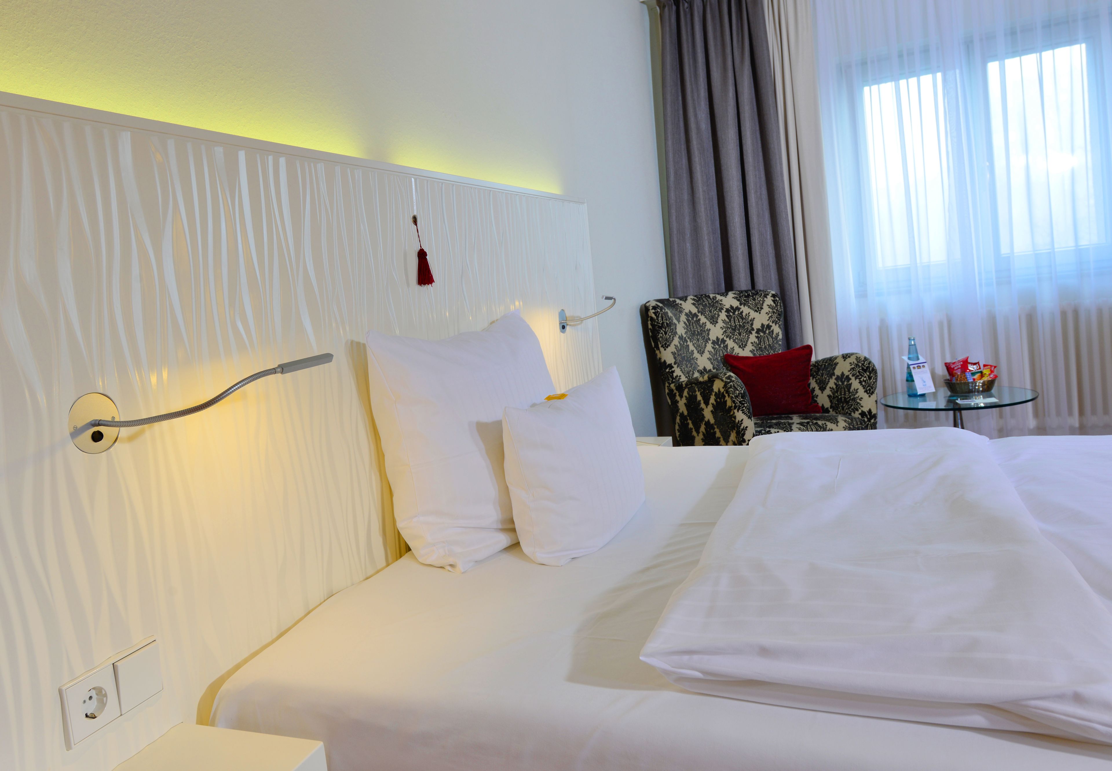 business room, 1 queen bed | premium bedding, minibar, in-room safe, individually furnished