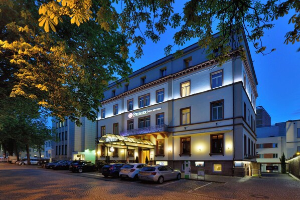 Experience the classic charm of our hotel, featuring a prominent entrance and ample parking.