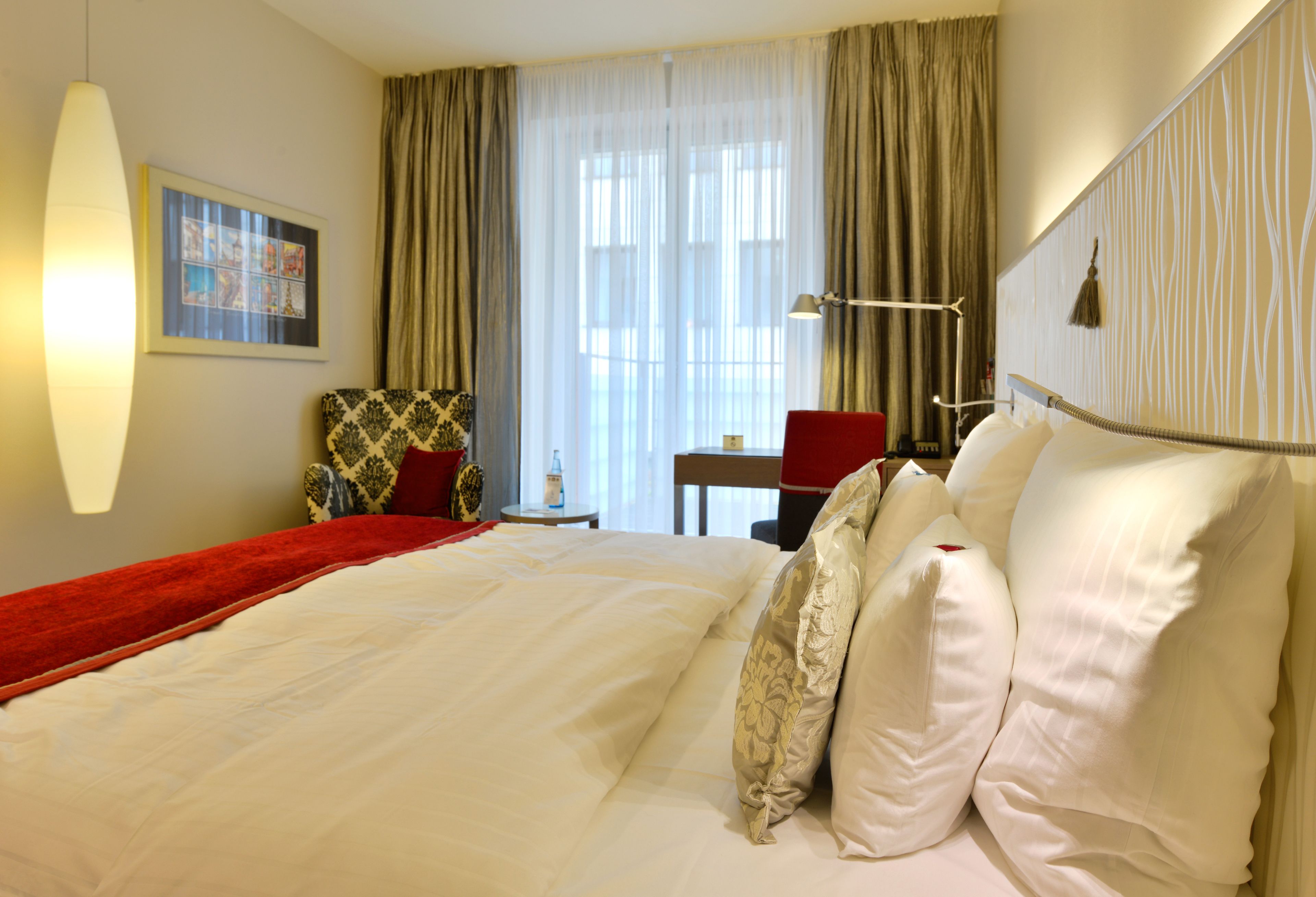 business room, 1 king bed | premium bedding, minibar, in-room safe, individually furnished