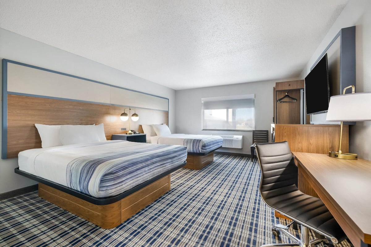 Room, 2 Queen Beds, Non Smoking | 1 bedroom, pillow-top beds, in-room safe, desk