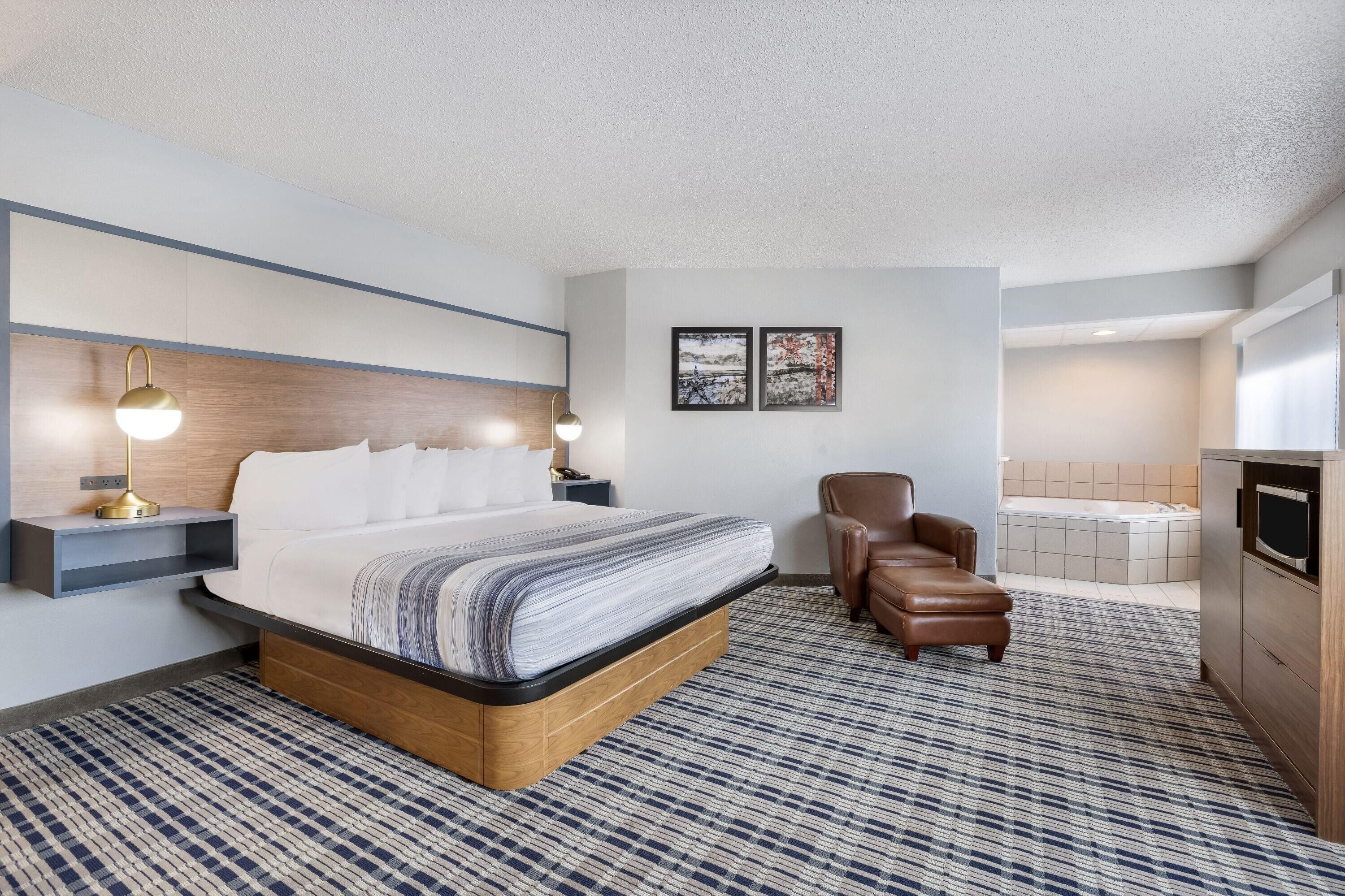 Superior Suite, 1 King Bed, Non Smoking | 1 bedroom, pillowtop beds, in-room safe, desk