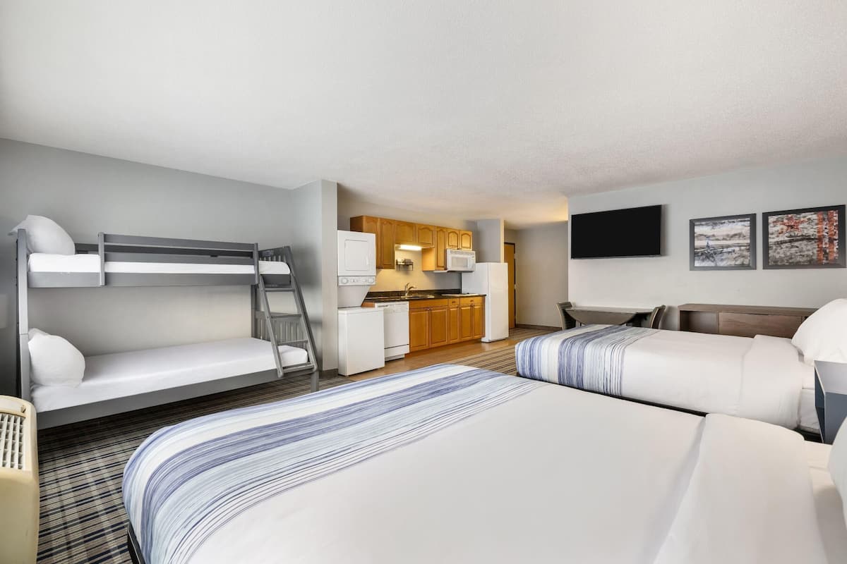 Suite, 2 Queen Beds, Non Smoking | 1 bedroom, pillowtop beds, in-room safe, desk