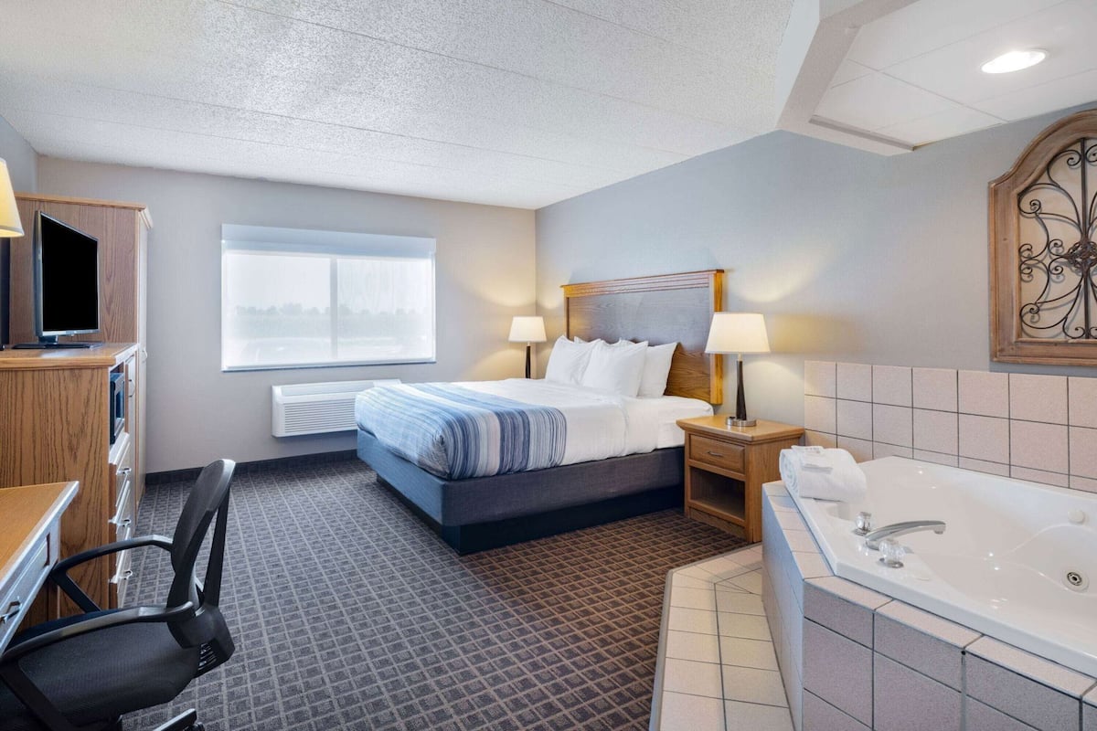 1 chambre, surmatelas, coffres-forts dans les chambres, bureau