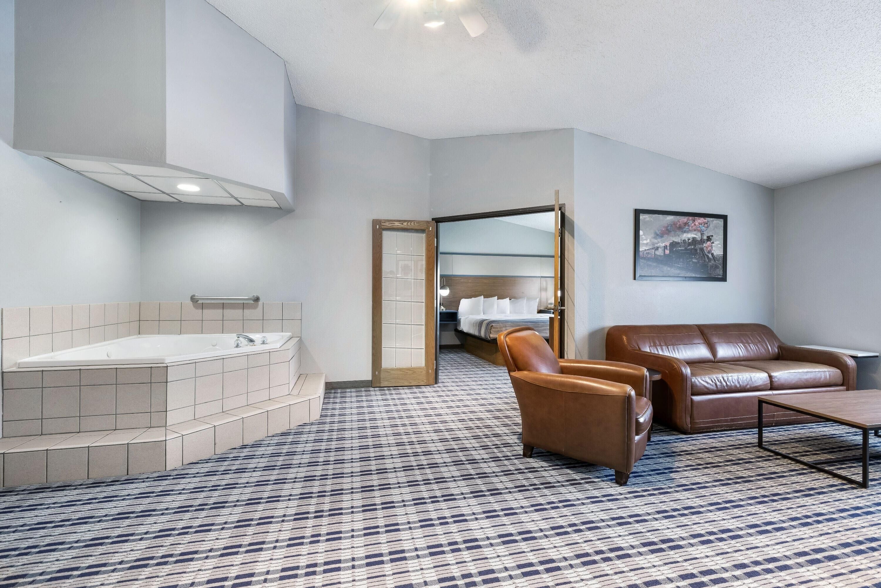 Presidential Hot Tub Suite, 1 King Bed | 1 bedroom, pillow-top beds, in-room safe, desk