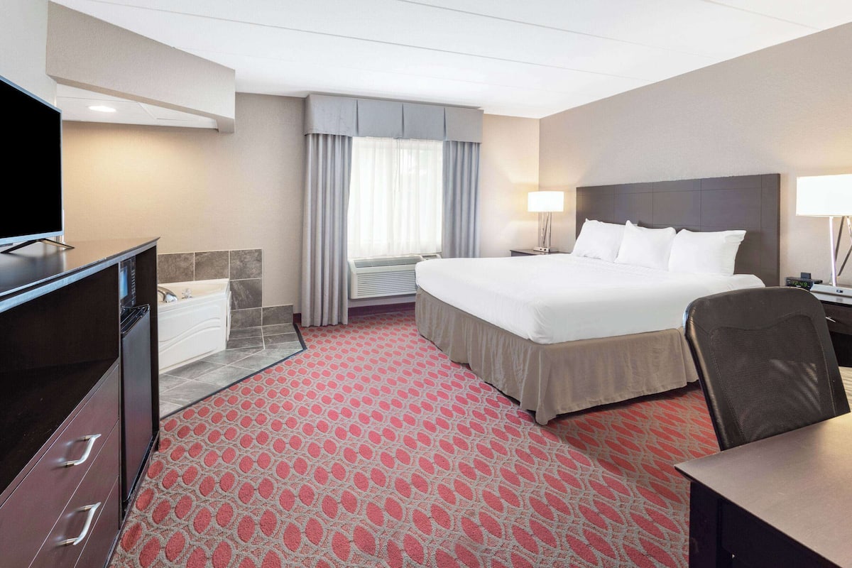 Superior Room, 1 King Bed, Non Smoking