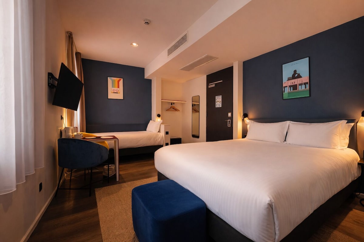 Triple Room | Premium bedding, in-room safe, desk, laptop workspace