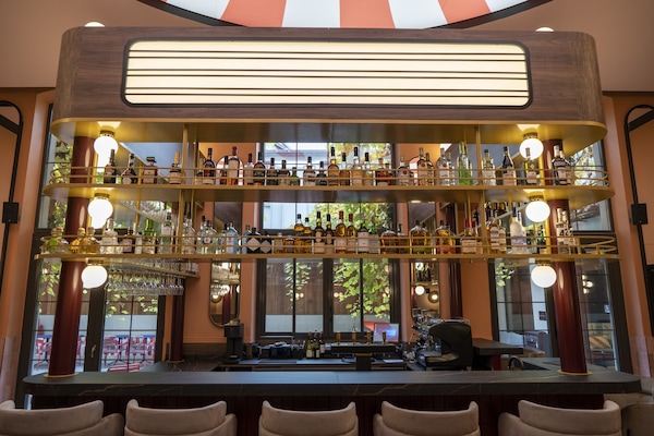 Se sirven desayunos, almuerzos y cenas; cocina internacional