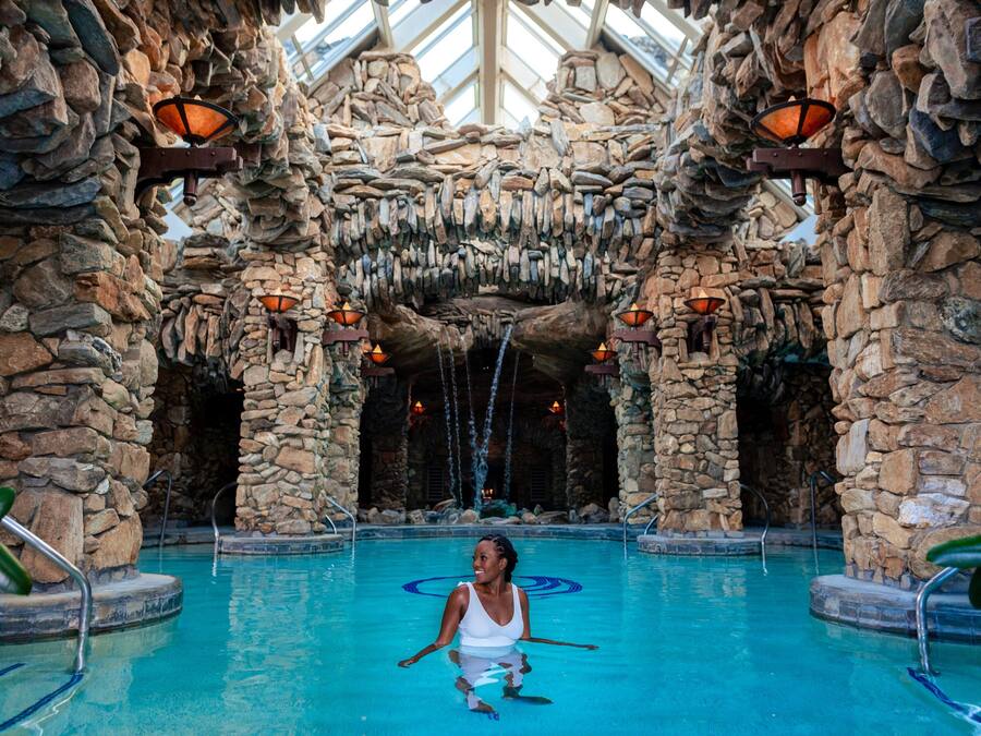 Sauna, hot tub, steam room, body treatments, hydrotherapy, aromatherapy