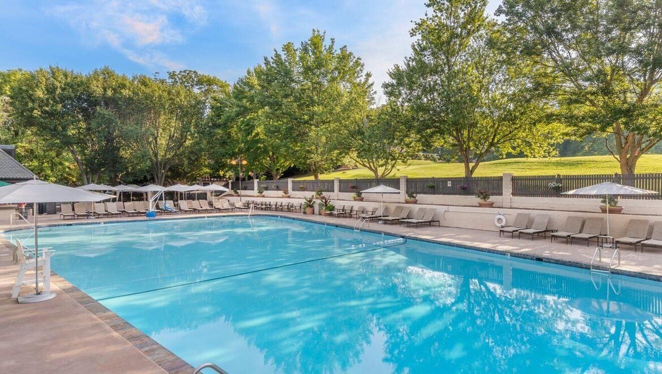 من حمّامات السباحة المغطاة، حمّام سباحة خارجي موسمي