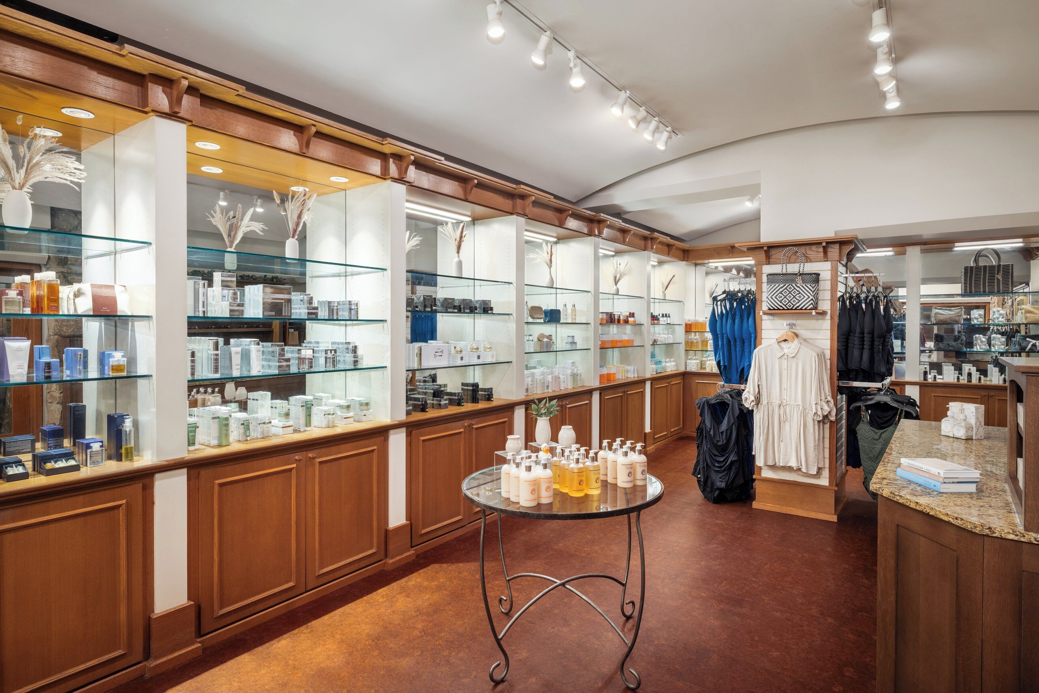 sauna, hot tub, steam room, body treatments, hydrotherapy, aromatherapy