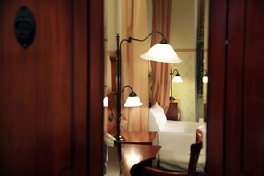 Minibar, individually furnished, blackout drapes, iron/ironing board - Hotel Altberlin am Potsdamer Platz (Berlin)